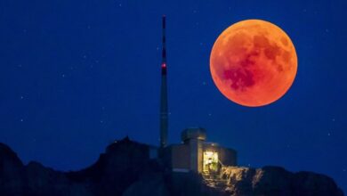 red moon