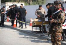 مقطع فيديو يوثق تجول دبلوماسي إيراني في الانتخابات العراقية داخل مركز اقتراع