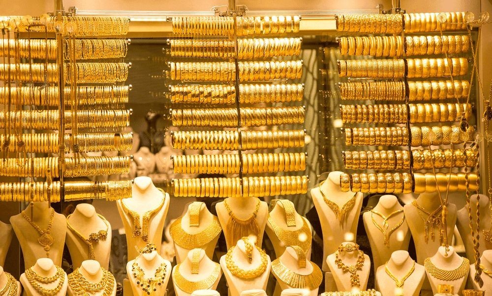 عرض للمجوهرات والسبائك يوضح تراجع أسعار الذهب في العراق اليوم الجمعة