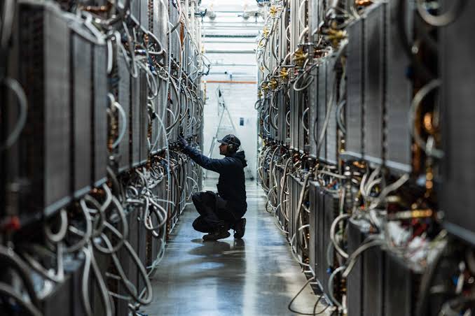 مراكز بيانات الخليج الرقمية وحماية استثمارات الذكاء الاصطناعي في الشرق الأوسط