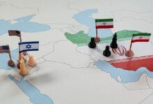خريطة جيوسياسية توضح مسارات العقيدة الأمنية الإسرائيلية في الشرق الأوسط ومضيق هرمز